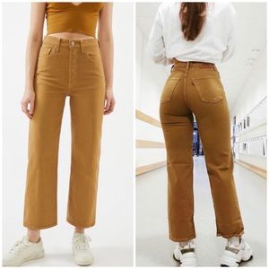 Levi’s Ribcage Straight Leg Ankle Jeans in One Track Mind Brown